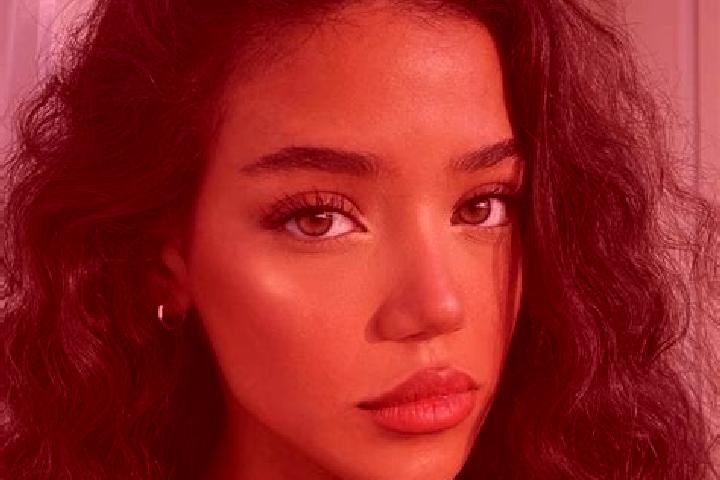 Ariana, 21, a black brown-eyed mixed companion based in Dorobant. Offering Roleplay, CIM, BDSM. Available for incall and outcall, day and evening dates.