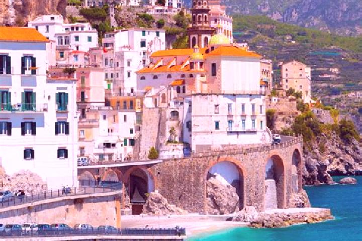 Ariana, 21 — Escort in Grone, Italy
