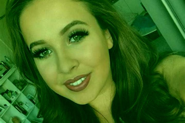 Ariana, 22, a auburn hazel-eyed latina companion based in San Pedro Cajonos. Offering Striptease, Tantra, Overnight, Erotic Massage, OWO. Available for incal...