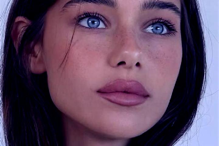 Ariana, 22, a brunette amber-eyed middle eastern companion based in Hieflau. Offering Travel Companion, Girlfriend Experience, GFE, BDSM. Available for incal...