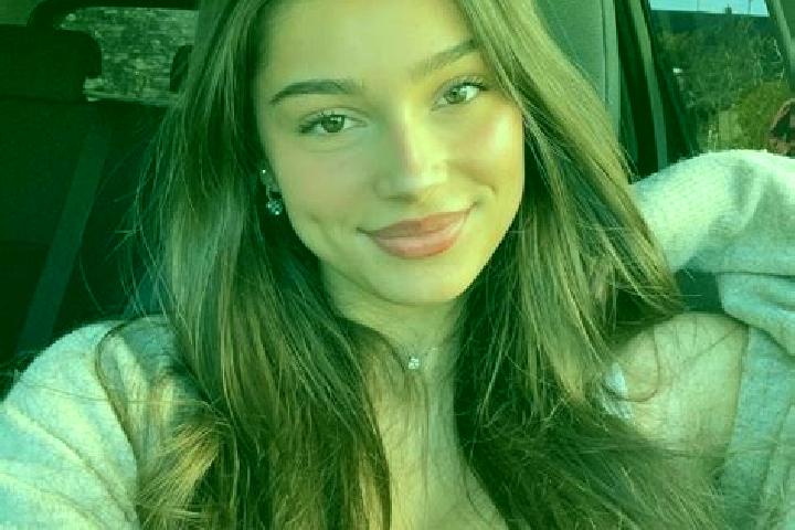 Ariana, 22, a brunette green-eyed caucasian companion based in Questa. Offering Duos, Couples, Domination, Party Girl. Available for incall and outcall, day ...