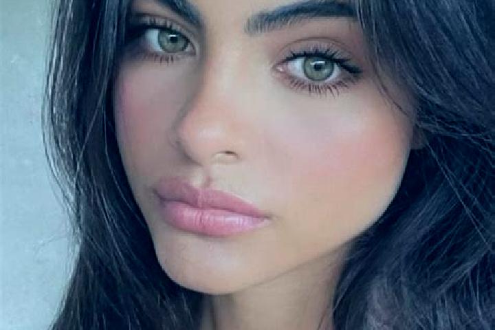 Ariana, 22, a brunette green-eyed latina companion based in Borghetto d Arroscia. Offering Massage, GFE, Dinner Date, BDSM. Available for incall and outcall,...