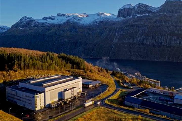 Ariana, 22 — Escort in Glomfjord, Norway
