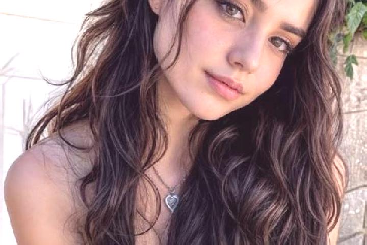 Ariana, 23, a auburn grey-eyed middle eastern companion based in Gueduel. Offering OWO, Massage, Erotic Massage, Couples, Fetish. Available for incall and ou...