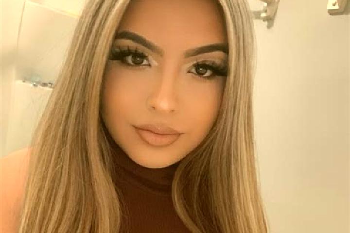 Ariana, 23, a blonde amber-eyed latina companion based in Cerza. Offering Tantra, 69, Fetish, Duos. Available for incall and outcall, day and evening dates.