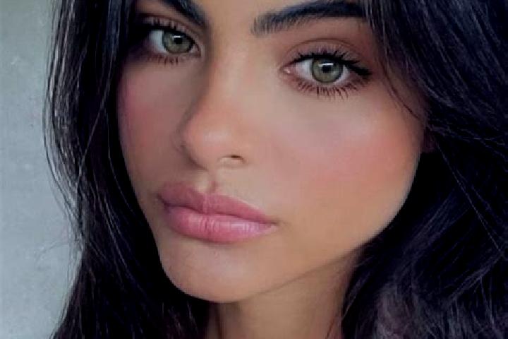 Ariana, 23, a brunette amber-eyed caucasian companion based in Pomponesco. Offering CIM, Striptease, OWO. Available for incall and outcall, overnight booking...