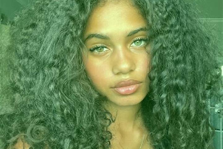 Ariana, 23, a chestnut blue-eyed ebony companion based in Tinosillos. Offering Tantra, A-Level. Available for incall and outcall, day and evening dates.
