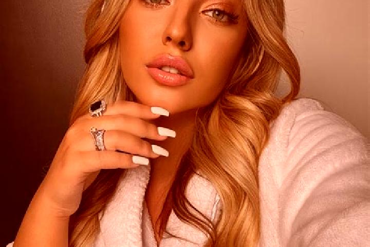 Ariana, 23 — Escort in Alifaki, Turkey