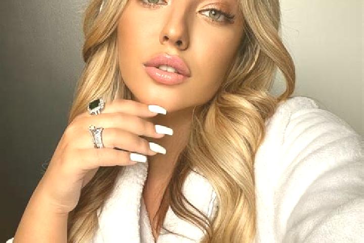 Ariana, 23 — Escort in Arden, Denmark