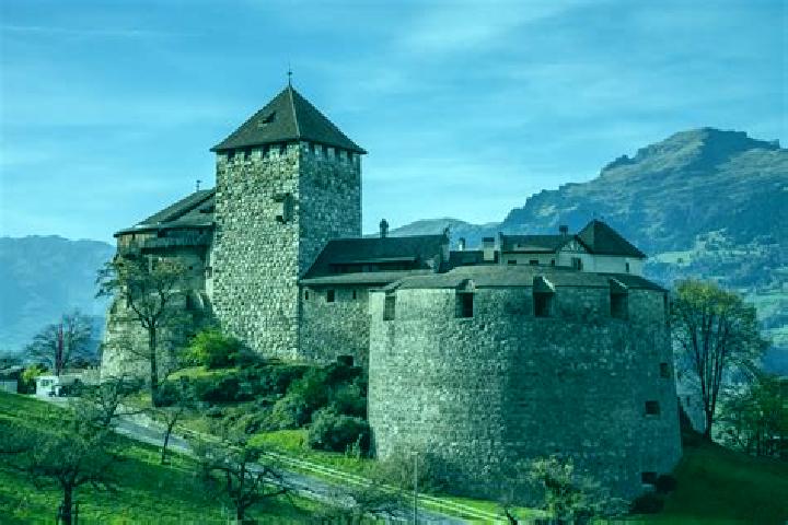 Ariana, 23 — Escort in Balzers, Liechtenstein