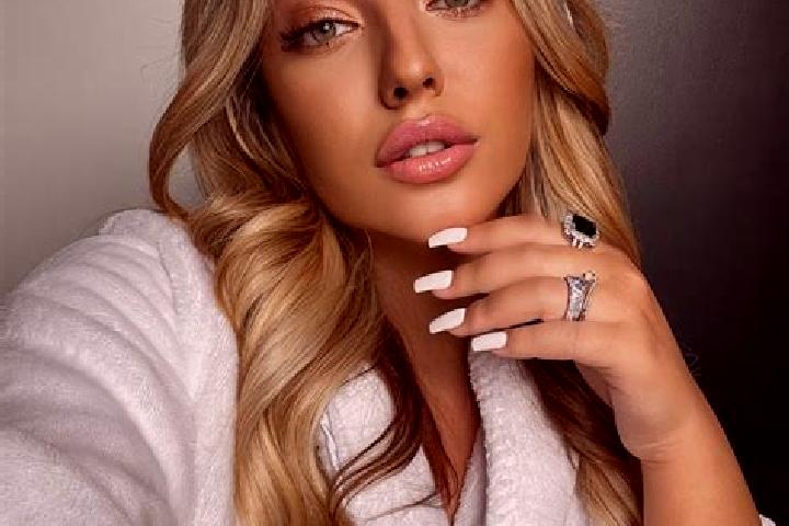 Ariana, 23 — Escort in Bodogaia, Romania