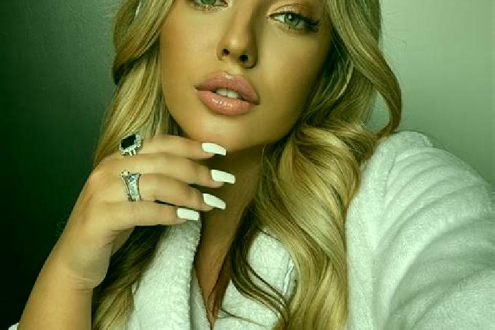 Ariana, 23 — Escort in Bogue, United States