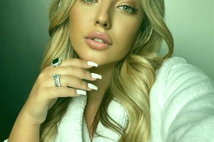 Ariana, 23 — Escort in Bretigny, France
