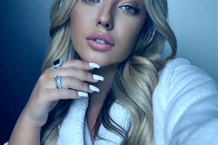 Ariana, 23 — Escort in Buetschwil, Switzerland