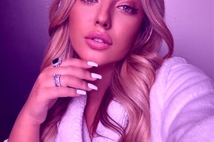 Ariana, 23 — Escort in Caturite, Brazil