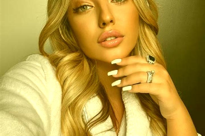 Ariana, 23 — Escort in Dersida, Romania