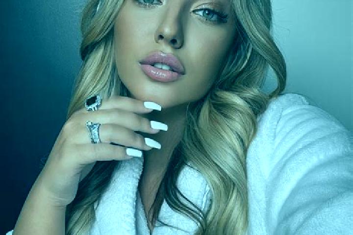 Ariana, 23 — Escort in Fersin, Turkey
