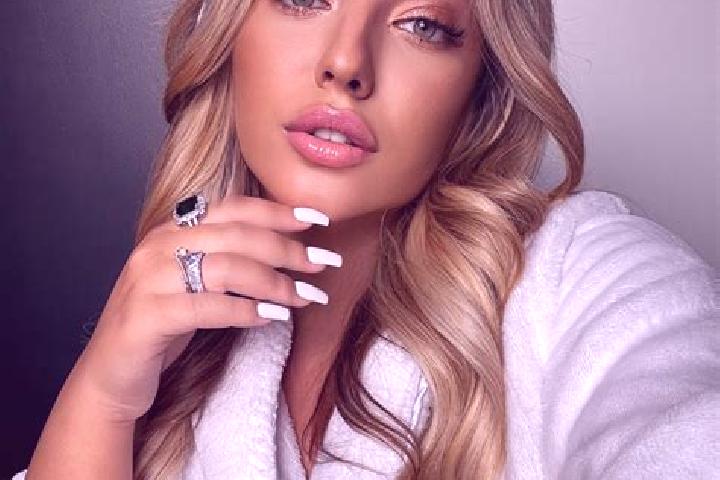 Ariana, 23 — Escort in Fulham, Australia