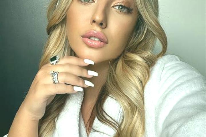 Ariana, 23 — Escort in Galitsy, Russia