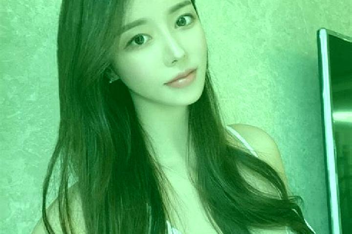 Ariana, 23 — Escort in Gaojian, China