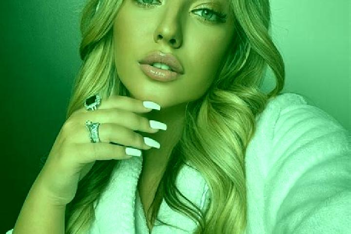 Ariana, 23 — Escort in Inskoy, Russia