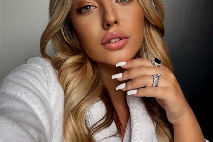 Ariana, 23 — Escort in Krasnoturansk, Russia