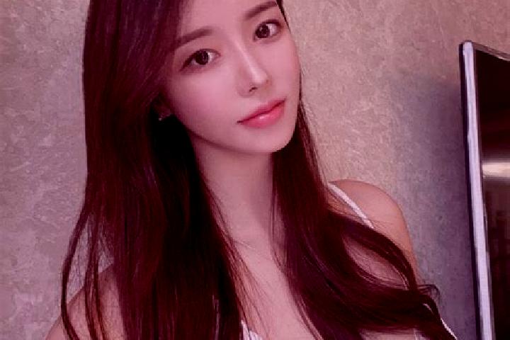 Ariana, 23 — Escort in Peishi, China