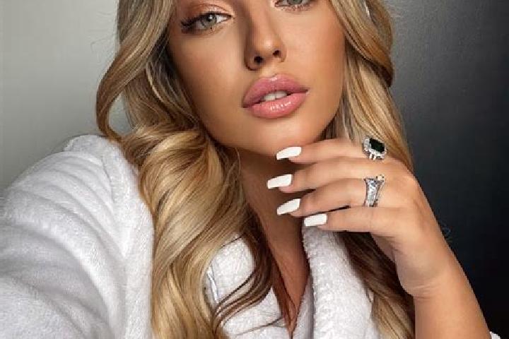 Ariana, 23 — Escort in Pura, Switzerland