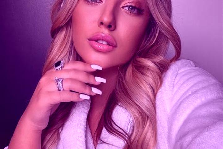 Ariana, 23 — Escort in Rettel, France