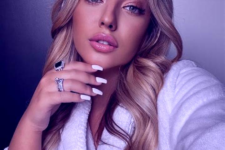 Ariana, 23 — Escort in Zabrodzie, Poland