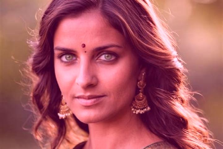 Ariana, 24, a chestnut green-eyed indian companion based in Senan. Offering Domination, BDSM, CIM. Available for incall and outcall, day and evening dates.