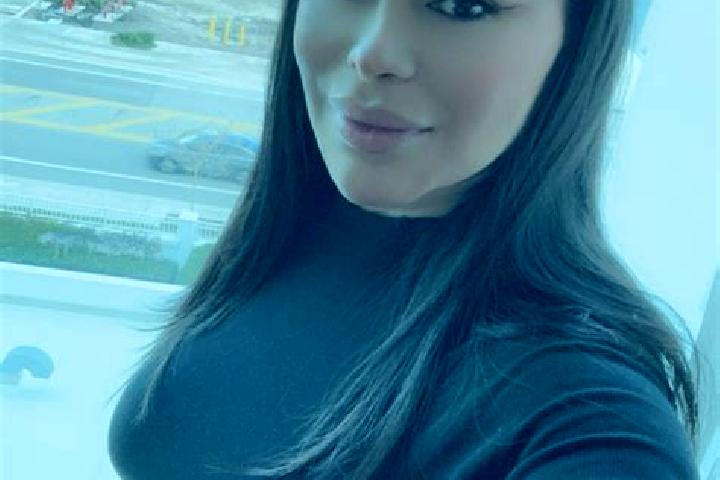 Ariana, 24 — Escort in Brooklyn Park, United States