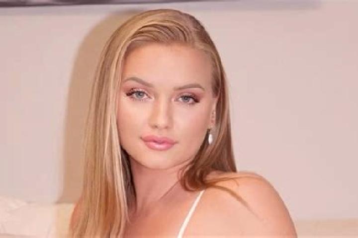 Ariana, 24 — Escort in Santa Maria, United States