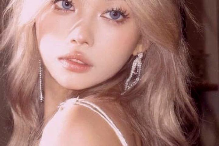 Ariana, 25, a blonde grey-eyed asian companion based in Bechhofen. Offering Massage, Travel Companion, Couples, OWO, Fetish. Available for incall and outcall...