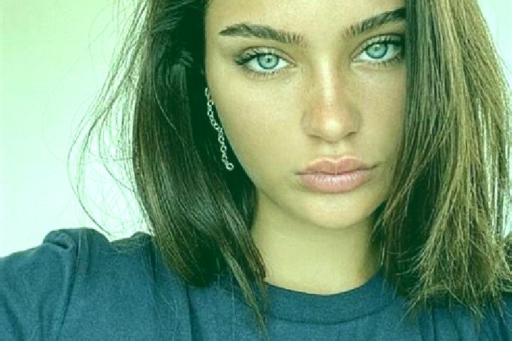 Ariana, 25, a brunette blue-eyed ebony companion based in Al Husayn. Offering GFE, Couples, 69. Available for incall and outcall, day and evening dates.