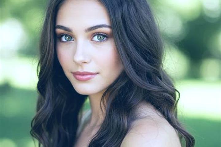 Ariana, 25, a dark blonde hazel-eyed latina companion based in Vinton. Offering 69, Dinner Date. Available for incall and outcall, day and evening dates.