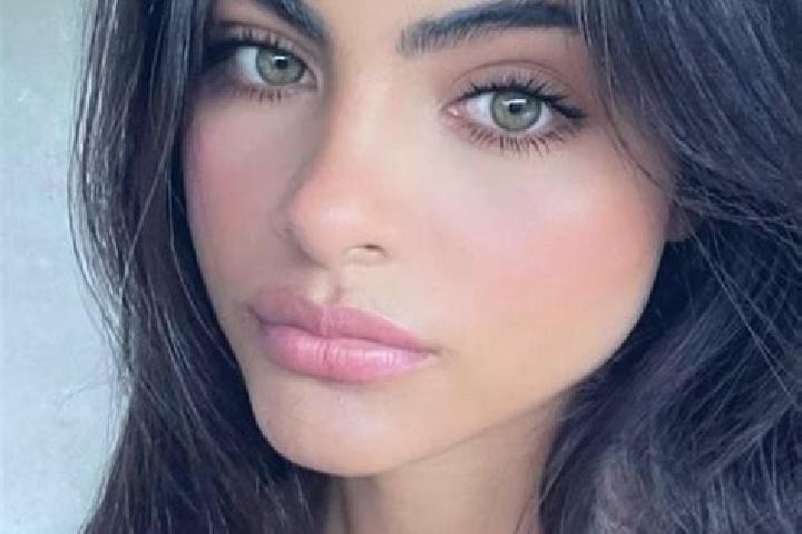 Ariana, 26, a brunette green-eyed indian companion based in Bhamo. Offering Dinner Date, Domination, Striptease, Roleplay. Available for incall and outcall, ...