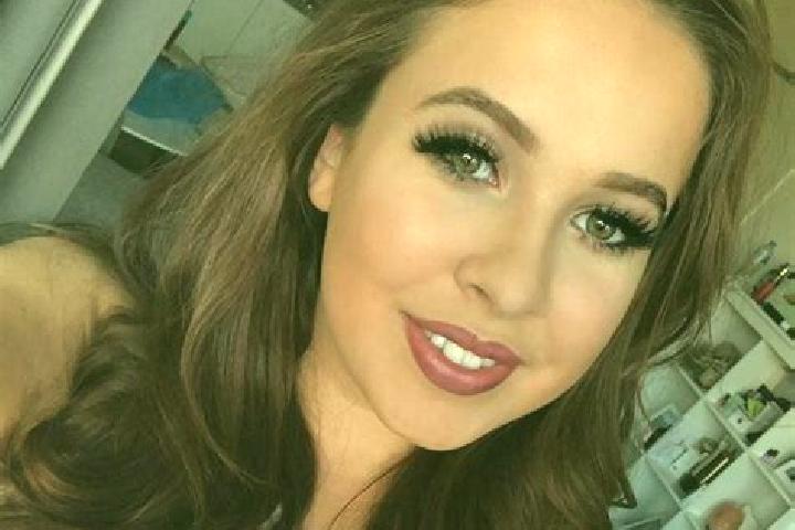 Ariana, 26, a chestnut grey-eyed caucasian companion based in Aidipsos. Offering Striptease, Domination, Party Girl. Available for incall and outcall, day an...