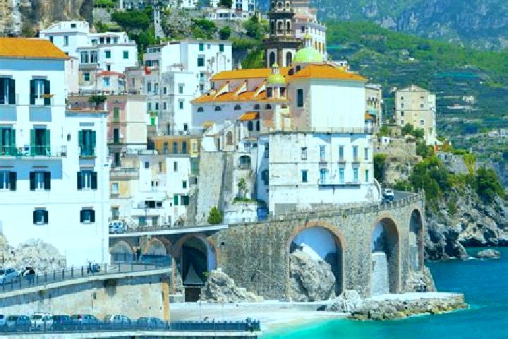 Ariana, 26 — Escort in Cresta, Italy