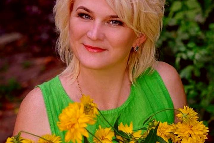 Ariana, 26 — Escort in Nadvirna, Ukraine