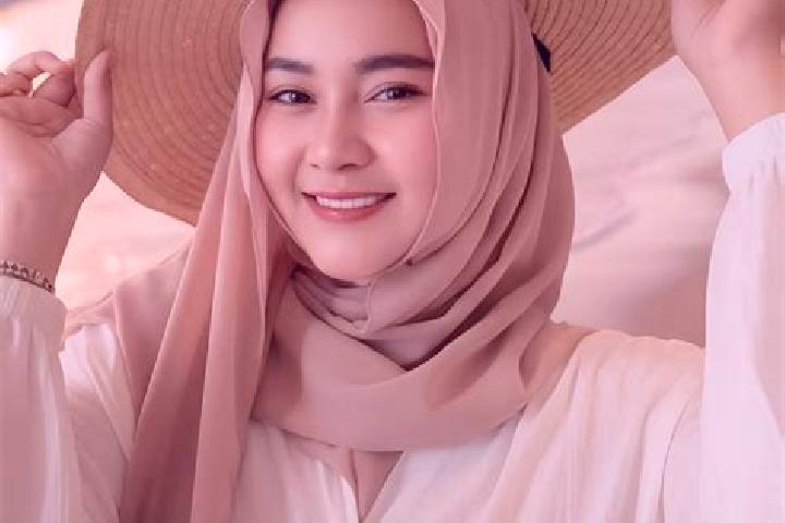 Ariana, 26 — Escort in Nagrak, Indonesia