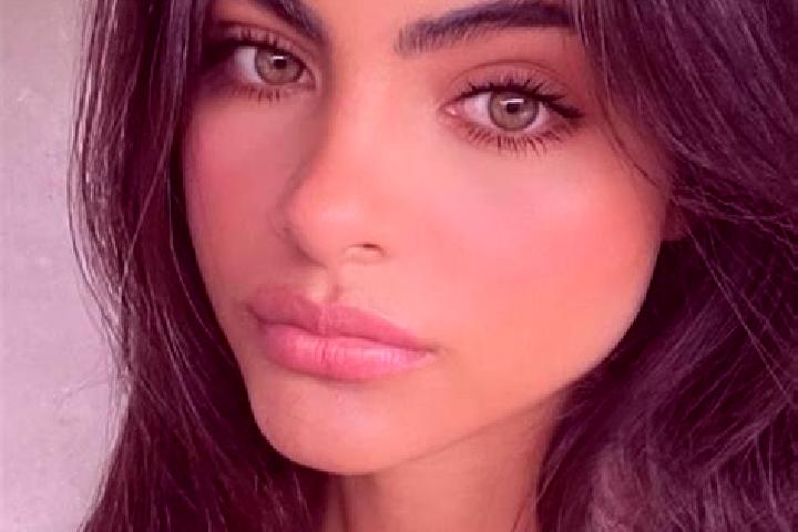 Ariana, 27, a brunette brown-eyed middle eastern companion based in Casillas. Offering Girlfriend Experience, Overnight, Dinner Date, Duos. Available for inc...