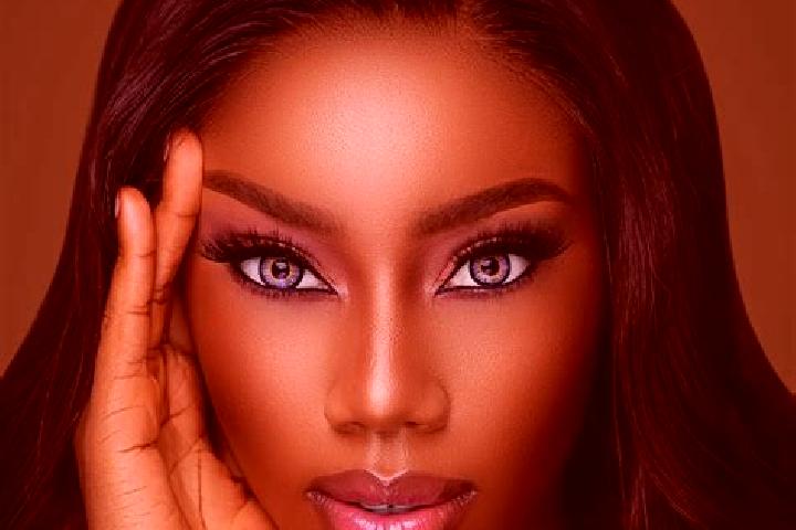 Ariana, 27, a red blue-eyed ebony companion based in Doulayeko. Offering Striptease, OWO, Duos. Available for incall and outcall, overnight bookings available.