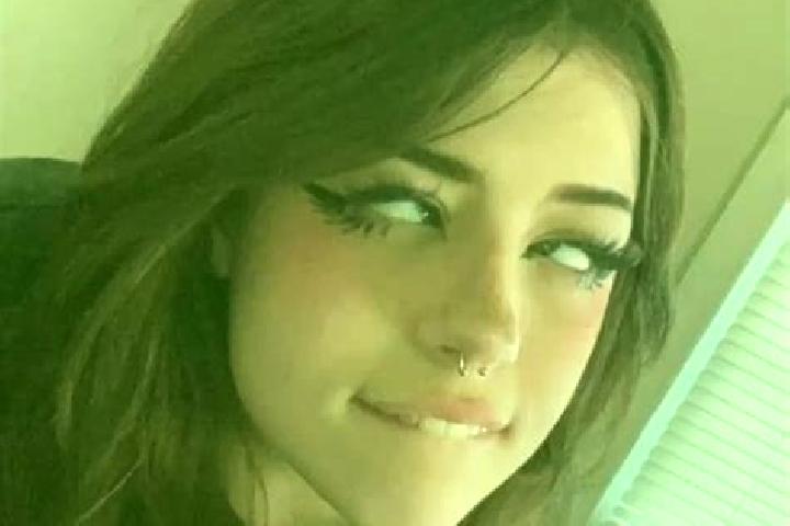 Ariana, 27, a red grey-eyed mixed companion based in Vassmoloesa. Offering Striptease, Tantra, OWO. Available for incall and outcall, overnight bookings avai...