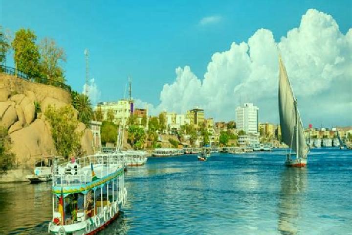 Ariana, 27 — Escort in Maghaghah, Egypt