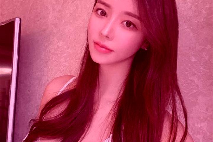 Ariana, 27 — Escort in Xiaozuo, China