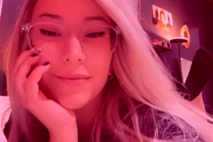 Ariana, 28, a blonde grey-eyed ebony companion based in Carterville. Offering Duos, Striptease, Erotic Massage, Prostate Massage, CIM. Available for incall a...