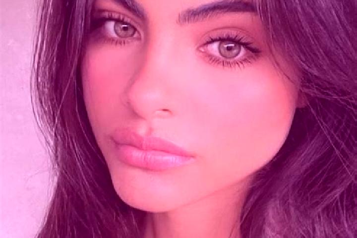 Ariana, 28, a brunette green-eyed latina companion based in New Hempstead. Offering Duos, CIM. Available for incall and outcall, overnight bookings available.