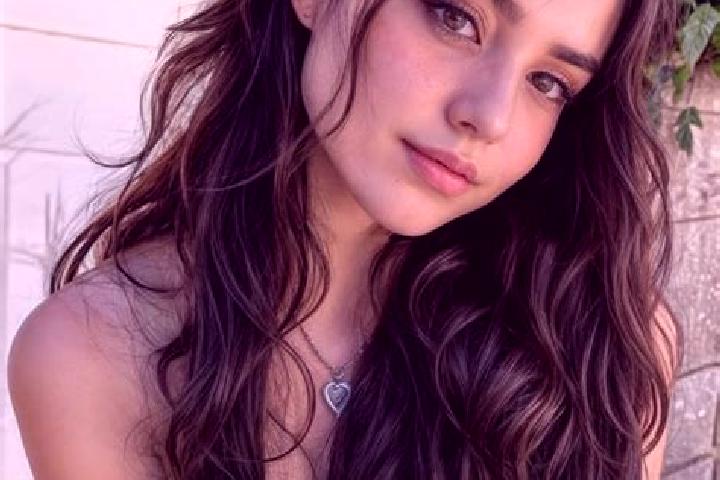 Ariana, 28, a brunette hazel-eyed slavic companion based in Samukalan. Offering Girlfriend Experience, A-Level, Massage. Available for incall and outcall, da...