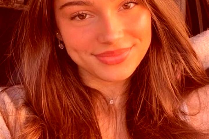 Ariana, 28, a chestnut hazel-eyed european companion based in Dhobley. Offering Tantra, Massage, A-Level. Available for incall and outcall, day and evening d...
